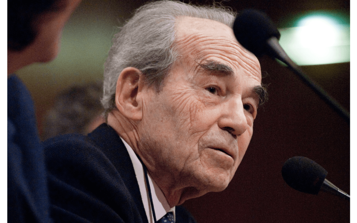 Conférence de Robert Badinter devant des membres du Barreau de Paris au Mémorial de la Shoah. Paris, 3 avril 2012