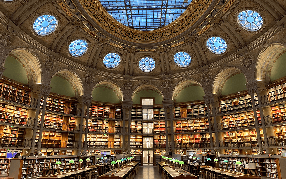 椭圆形阅览室，沉浸式游戏“马扎然与秘密守护者”的场景之一