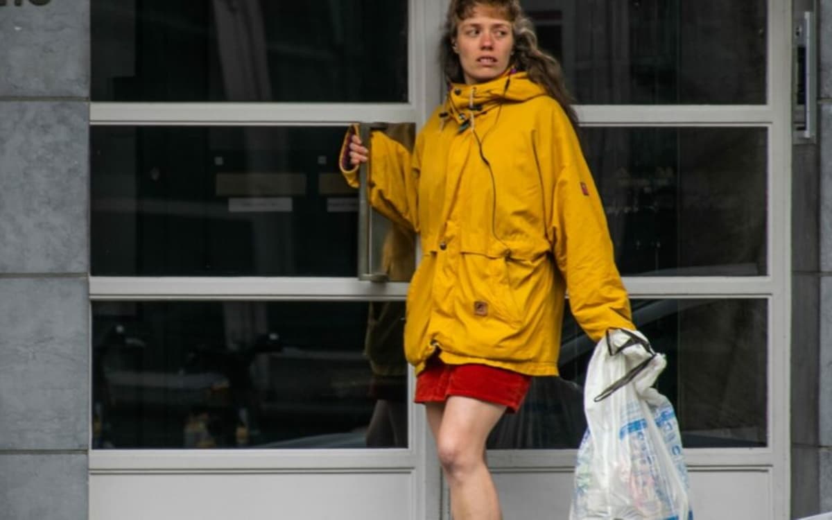 《困扰我的》：现代人心理挣扎的独角戏