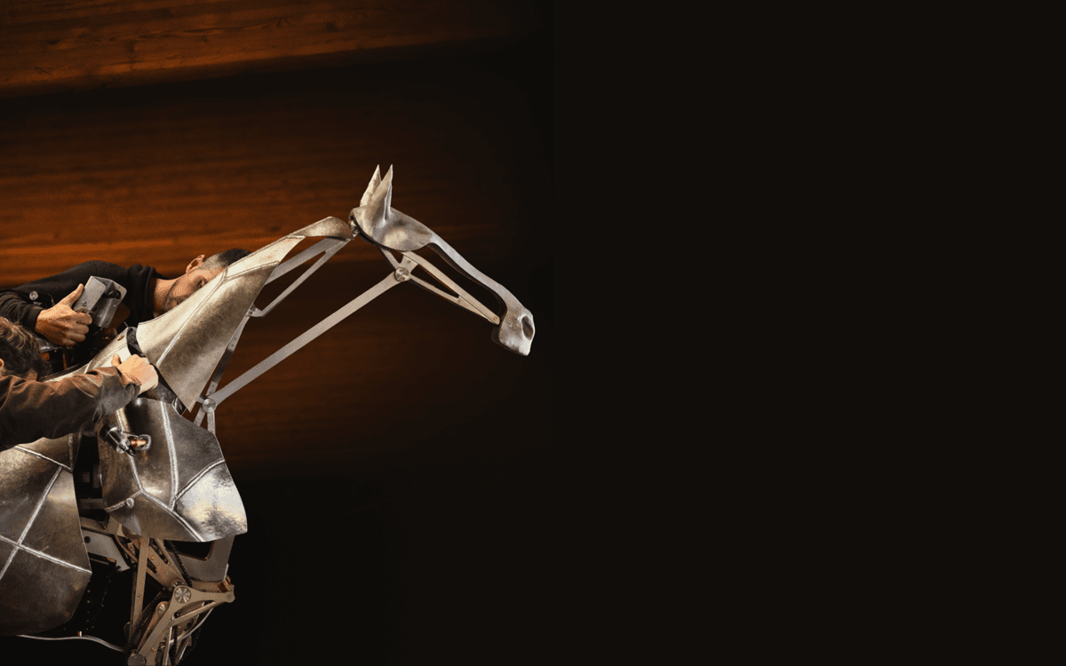 金属骏马“宙斯”的官方视觉图。