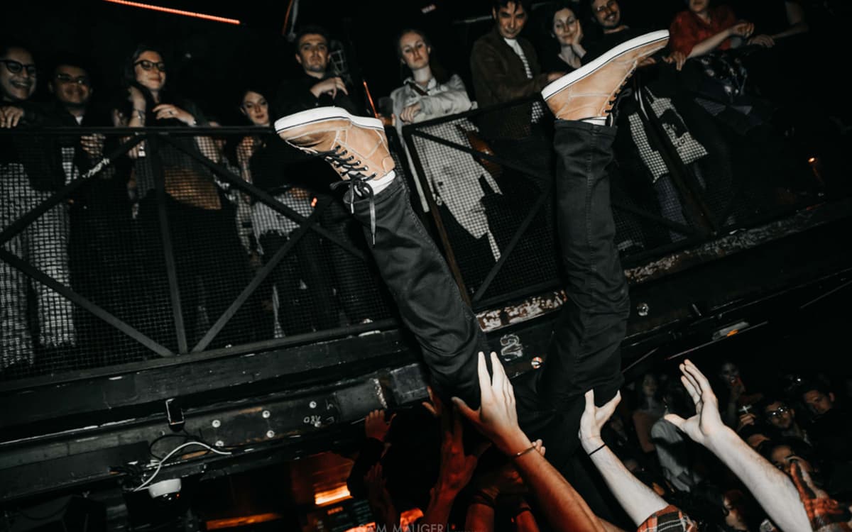 Supersonic 音乐厅（巴黎十二区）的观众。