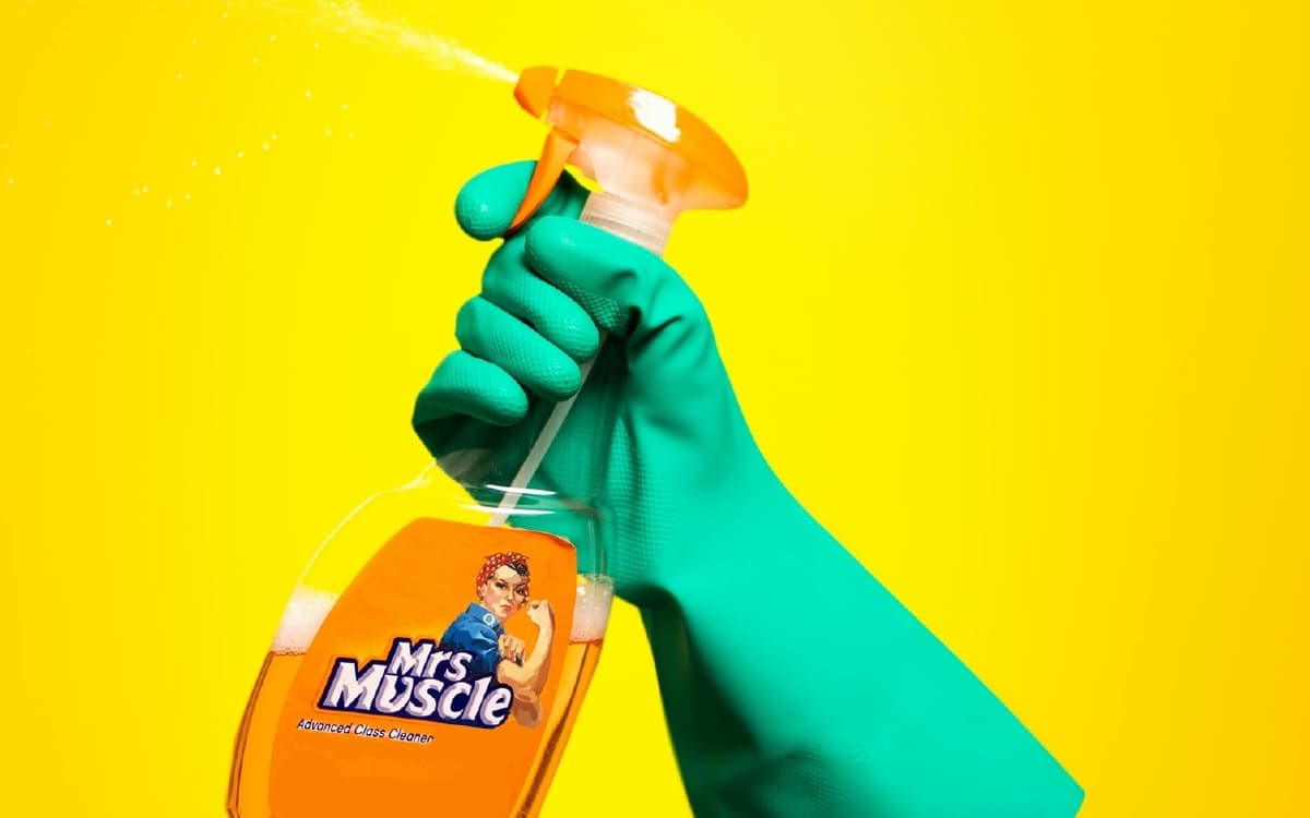 话剧《她们在服务》：致敬劳动女性的诗意篇章