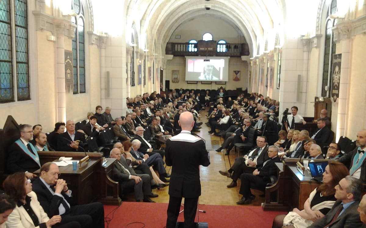 承诺与担当：回归人本视角的深度对话