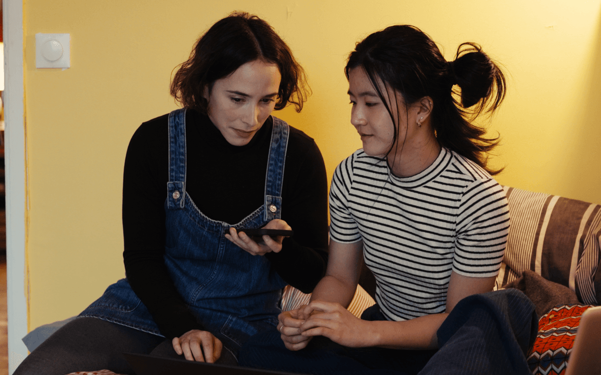 卡门·勒鲁瓦执导的短片《捐赠电池》剧照