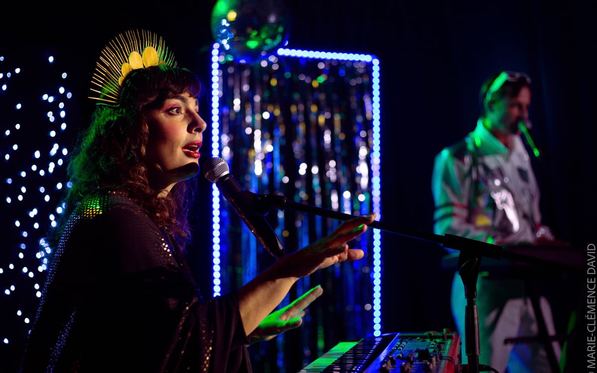 《Nomi-Nomi银河歌剧院》海报，演出时间：2026年1月18日至3月29日，每周日下午4点，地点：巴黎La Nouvelle Seine。