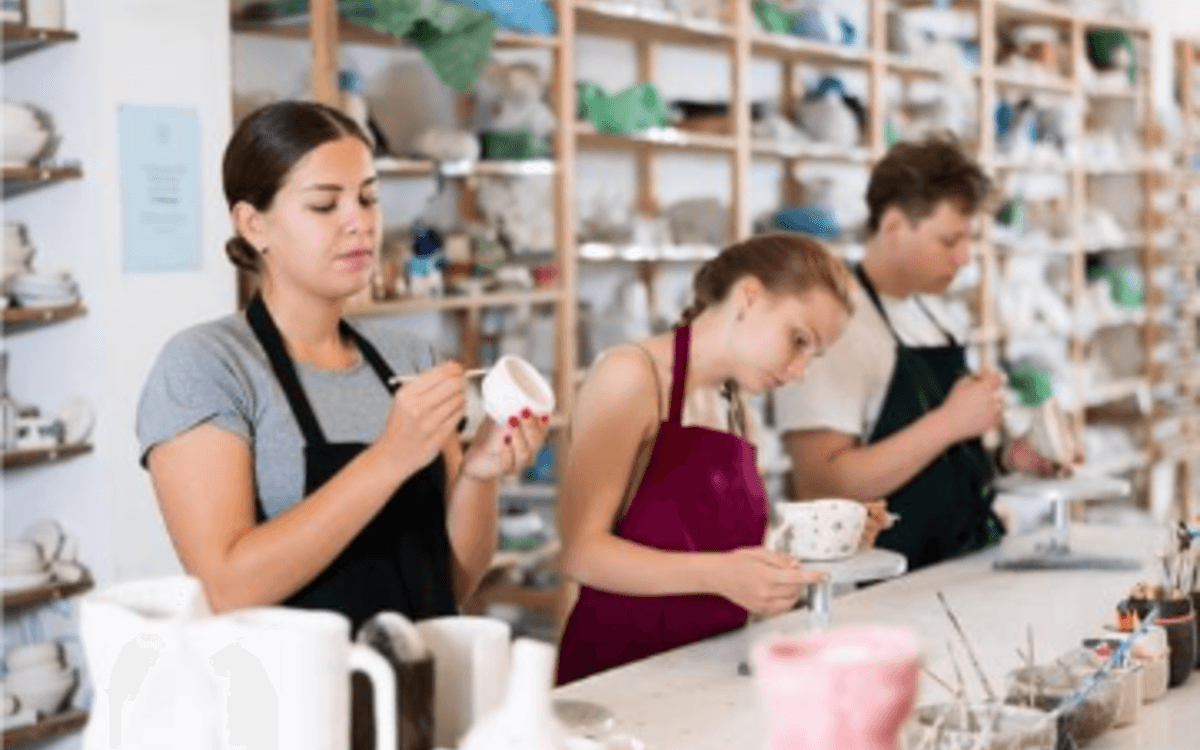 陶瓷工作坊：制作水壶与上釉