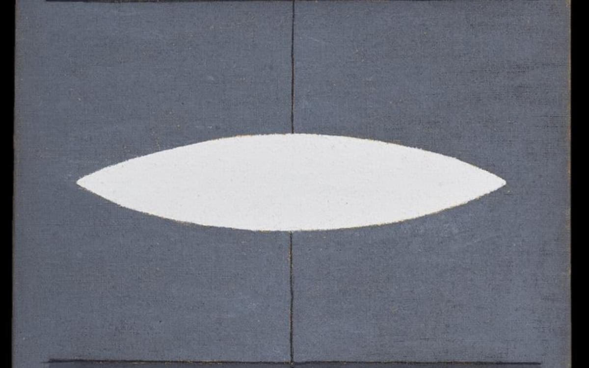 艾格尼丝·马丁，《蓝灰色构图》，1962年 © 艾格尼丝·马丁基金会，纽约 / Adagp，巴黎，2025年。摄影：Marco Cappelletti © 格拉西宫。