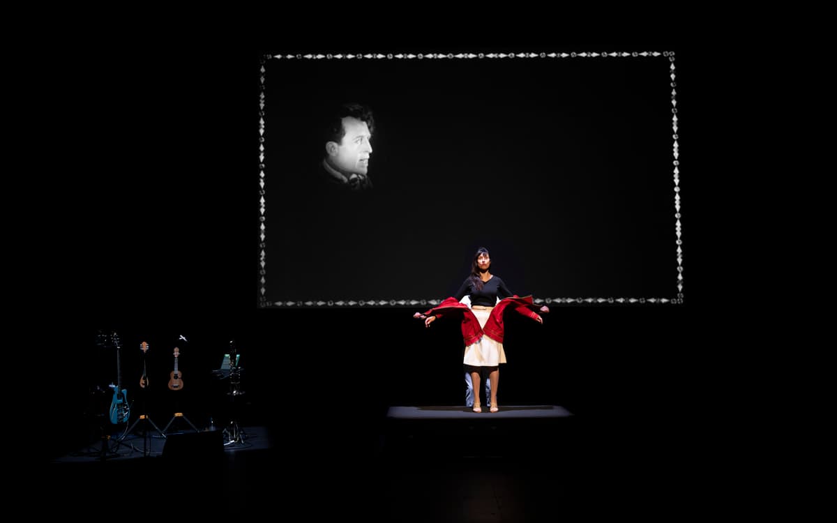 《Bricolo》：无声电影先驱查理·鲍尔斯与现场演绎