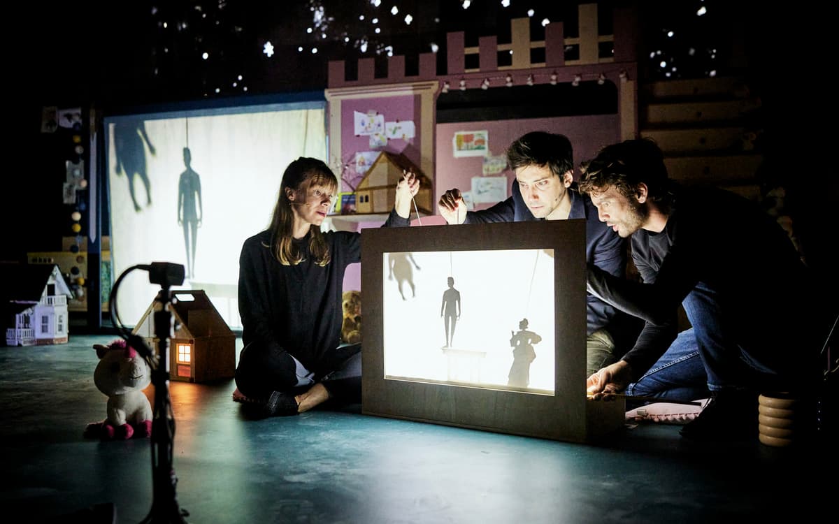 戏剧《格蕾特、汉赛尔及其他人》：伊戈尔·门吉斯基的童年奇遇