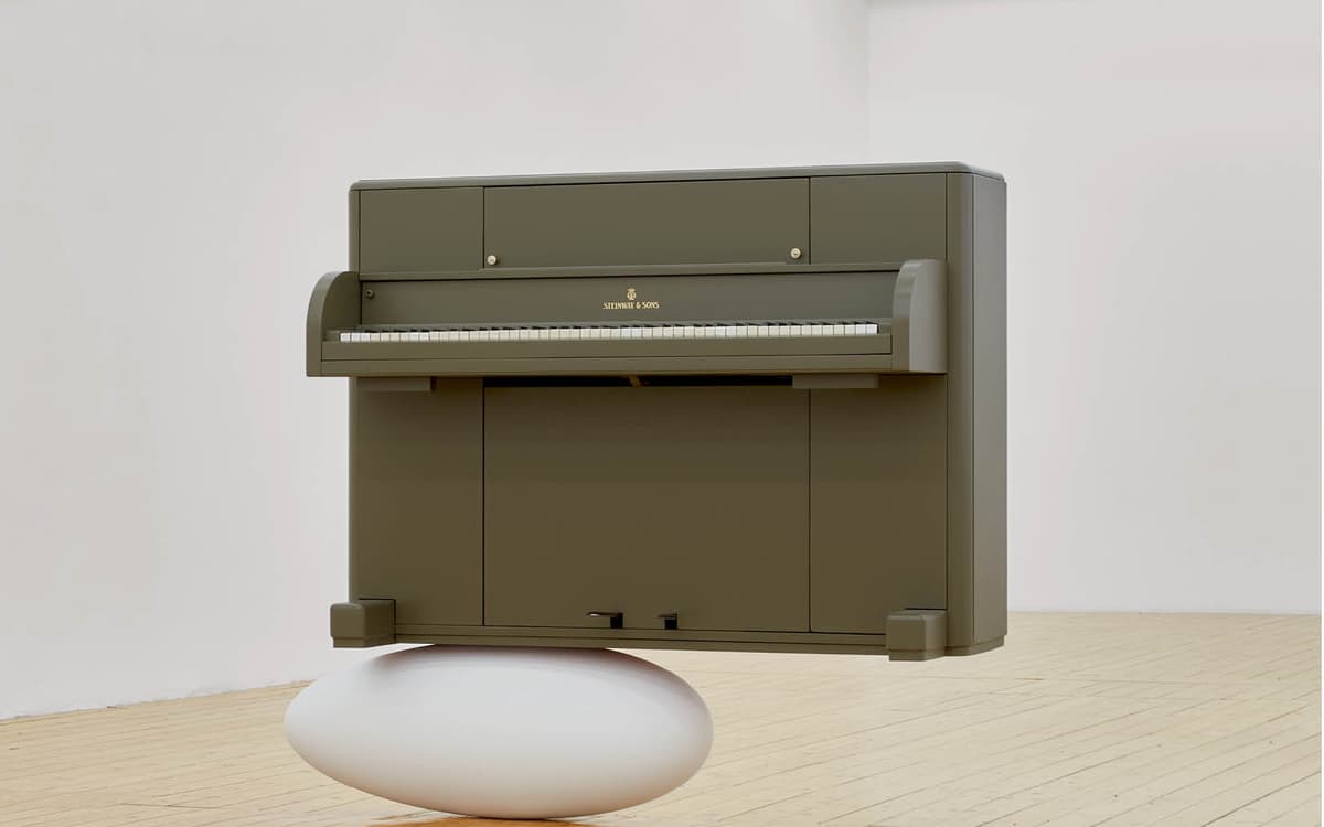 塔里克·基斯旺森，《慰藉》（施坦威胜利立式钢琴，1944年），2025年。