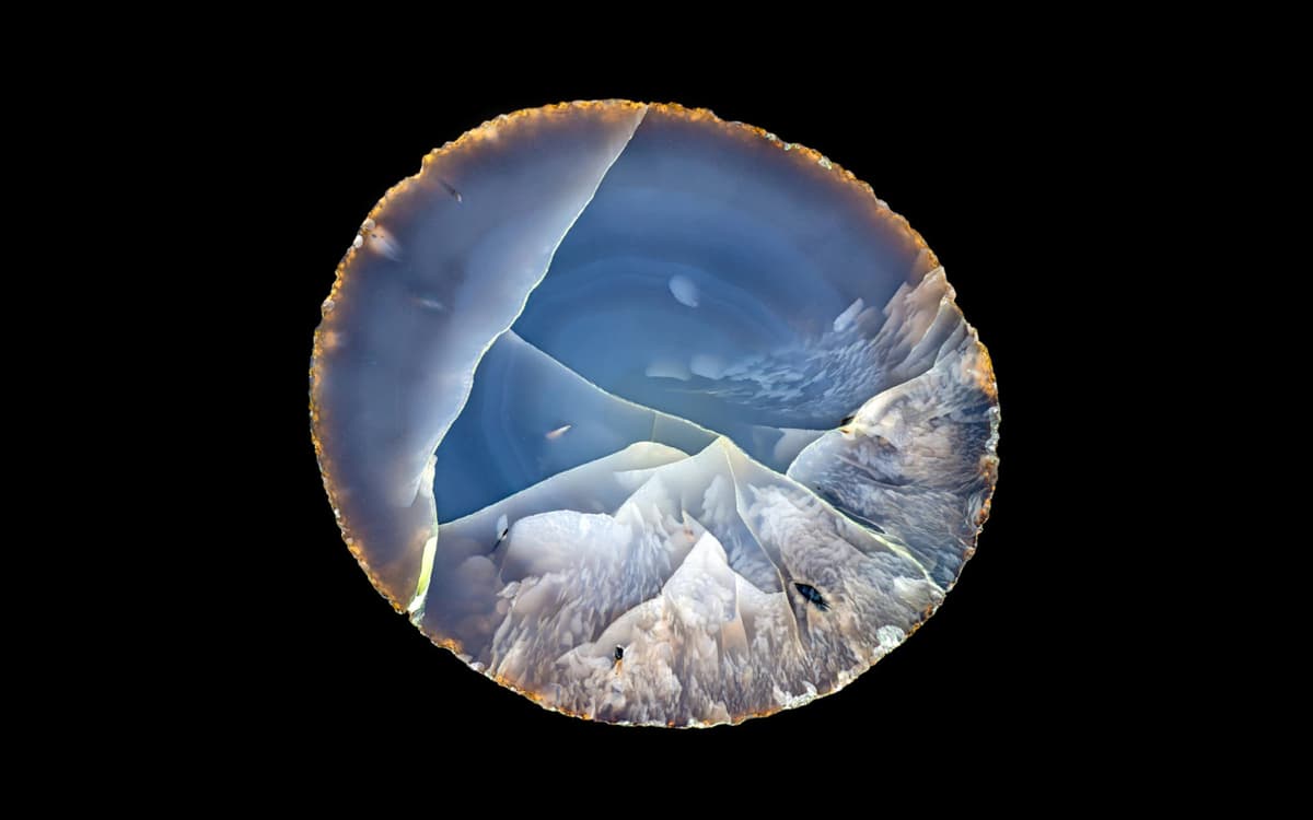 玛瑙，可能产自巴西南里奥格兰德州，现藏于巴黎法国国家自然历史博物馆矿物与宝石藏品中。