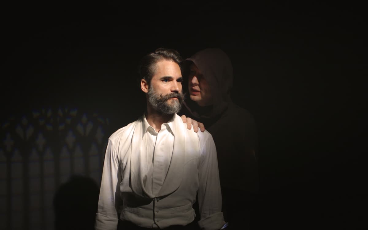 莫泊桑《霍拉》：一场关于心魔与幻觉的心理剧