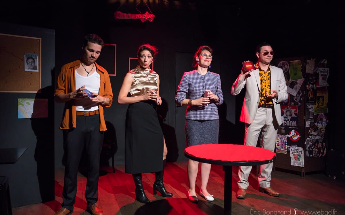 《失控年代》即兴剧在疯狂剧院上演