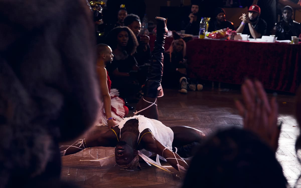 “大骄傲能量舞会:宇宙疗愈”——巴黎市政厅舞厅文化盛典