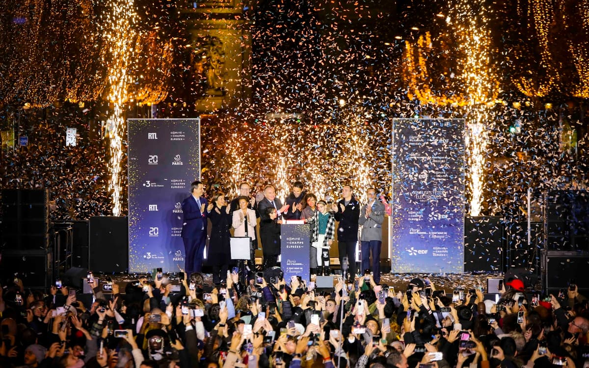 2025年香榭丽舍大道全新圣诞亮灯仪式盛大开启