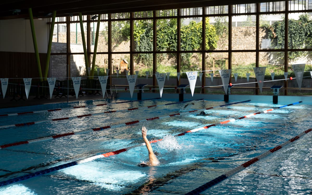 乔治·埃尔芒游泳池水上健身之夜