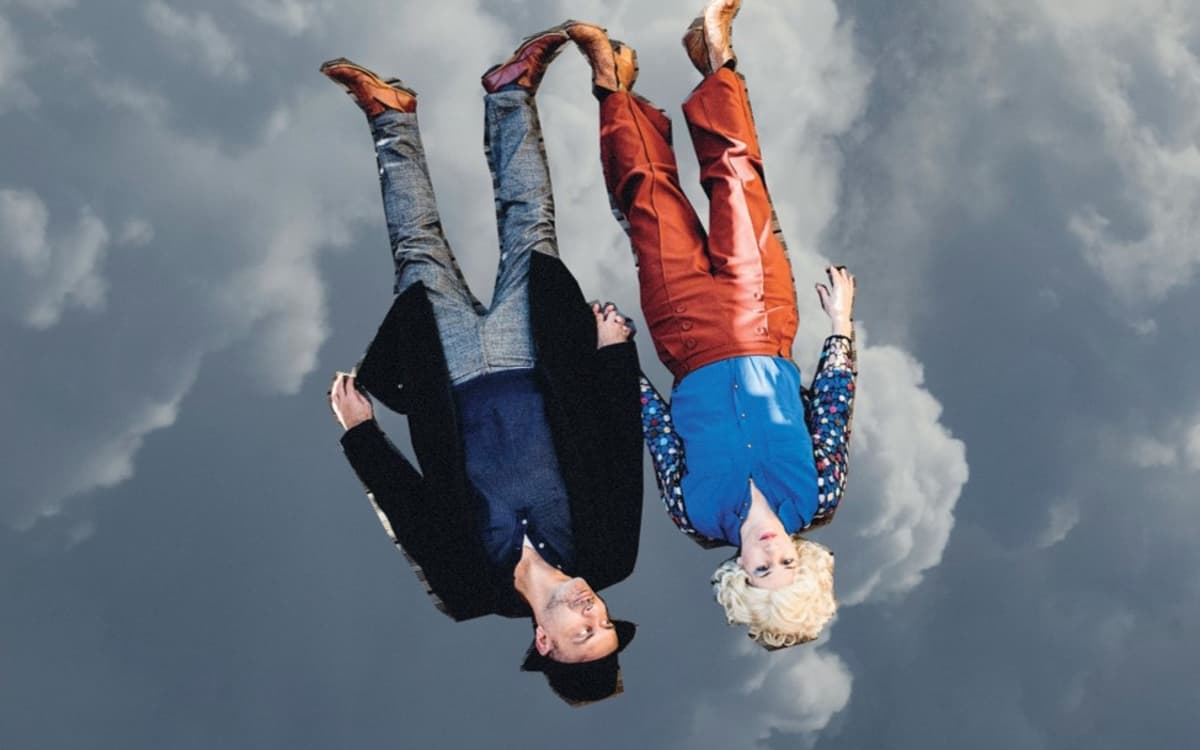 《我们的历史(重演)》:一部探索集体记忆的爱情闹剧