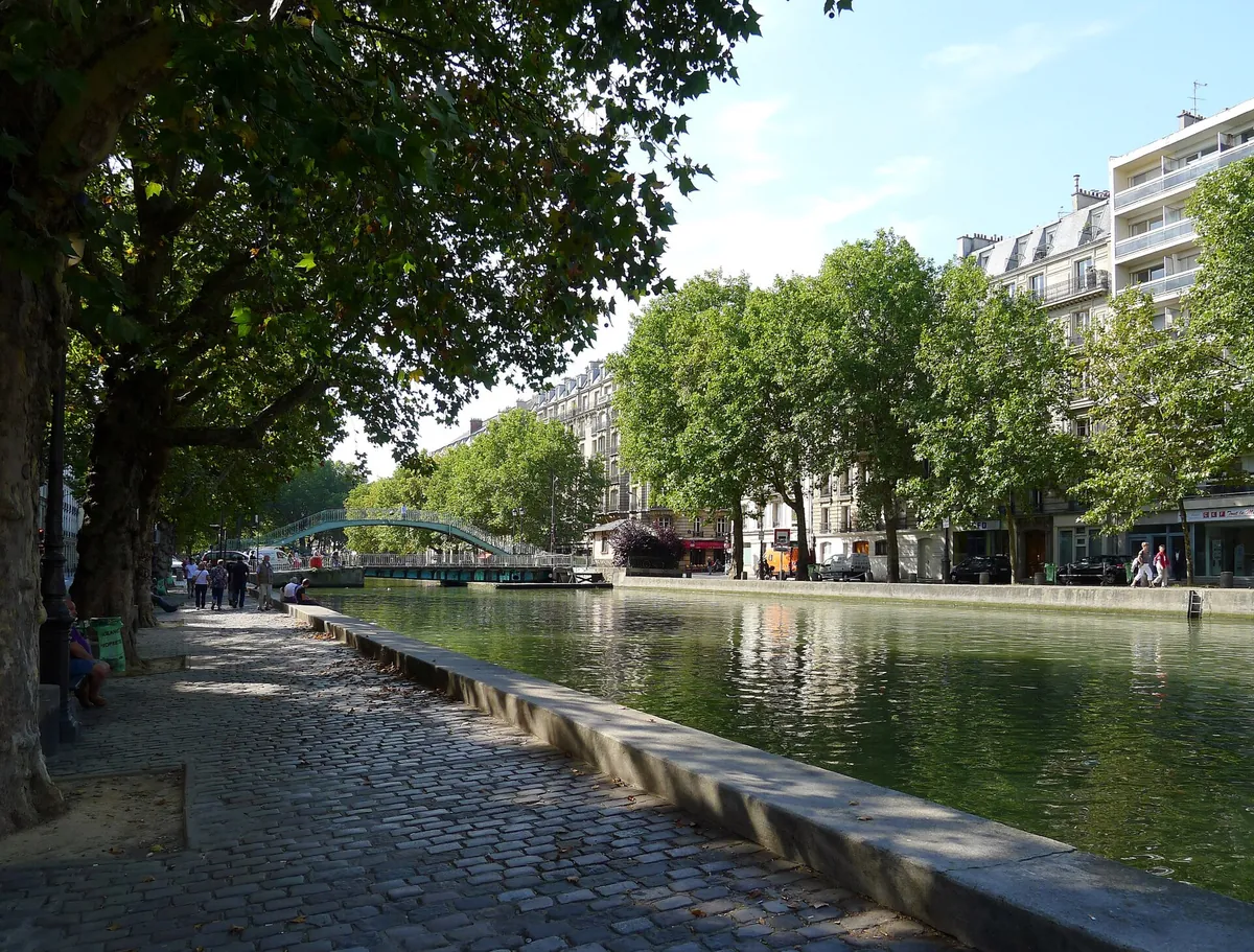 Le canal Saint-Martin entre le quai de Jemmapes et le quai de Valmy